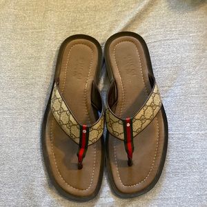 Gucci flip flops 11 brown like new